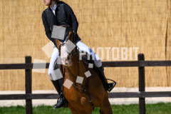 605310458